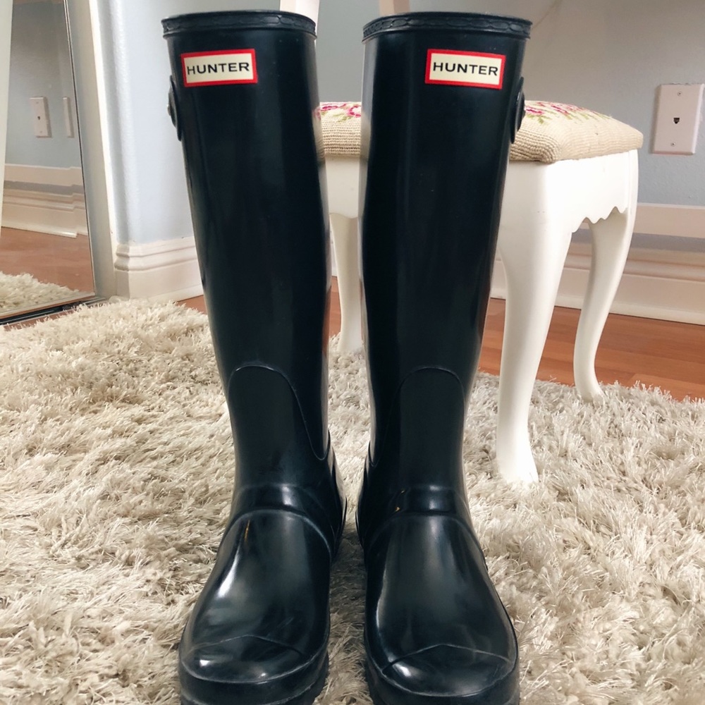 Hunter rain boots!!